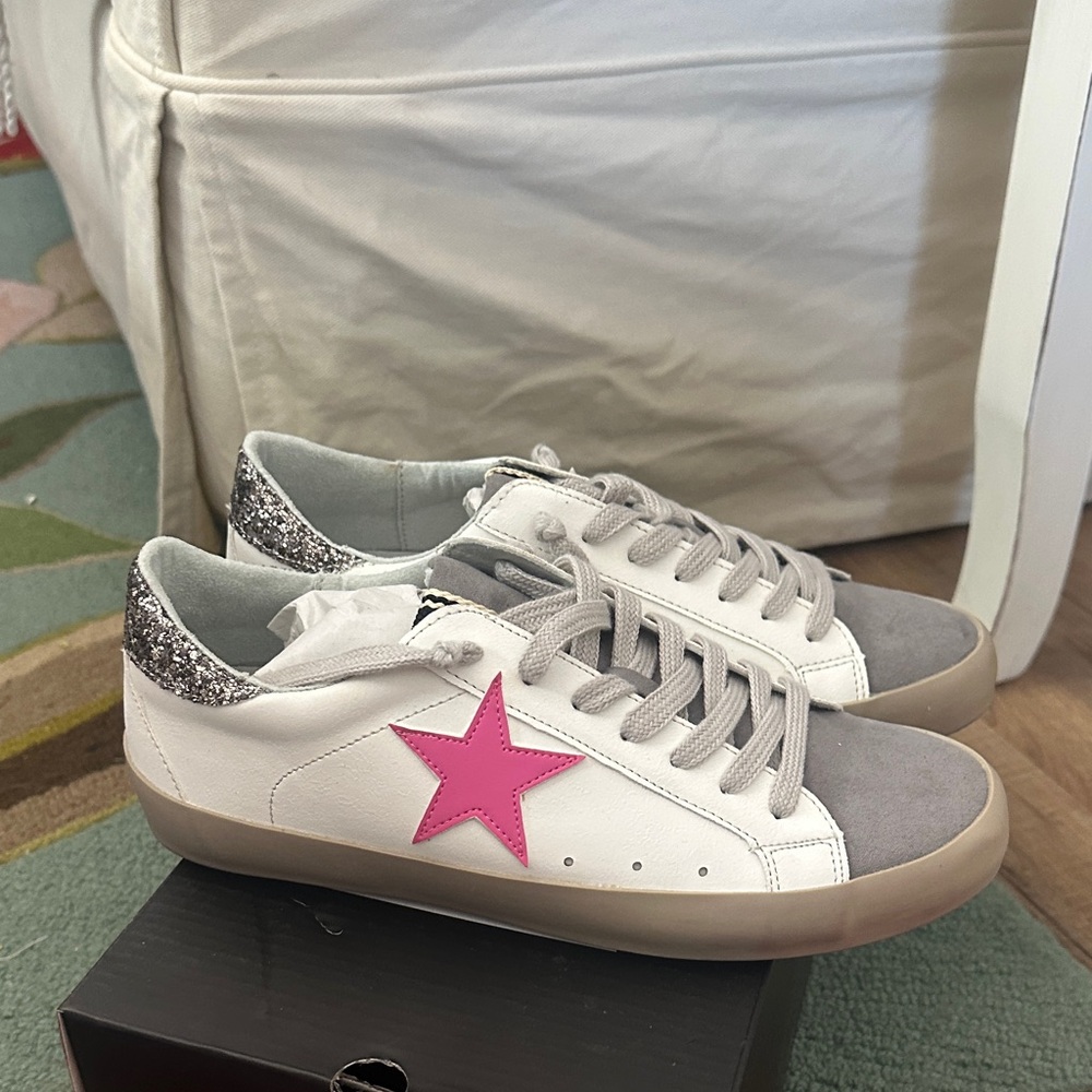 ShuShop Women's Sneakers with Pink Star and Silver Details